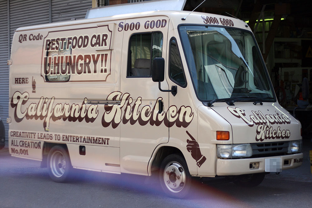 ケータリングカー,キッチンカー,手描き看板,サインペイント