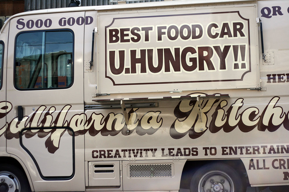 ケータリングカー,キッチンカー,手描き看板,サインペイント
