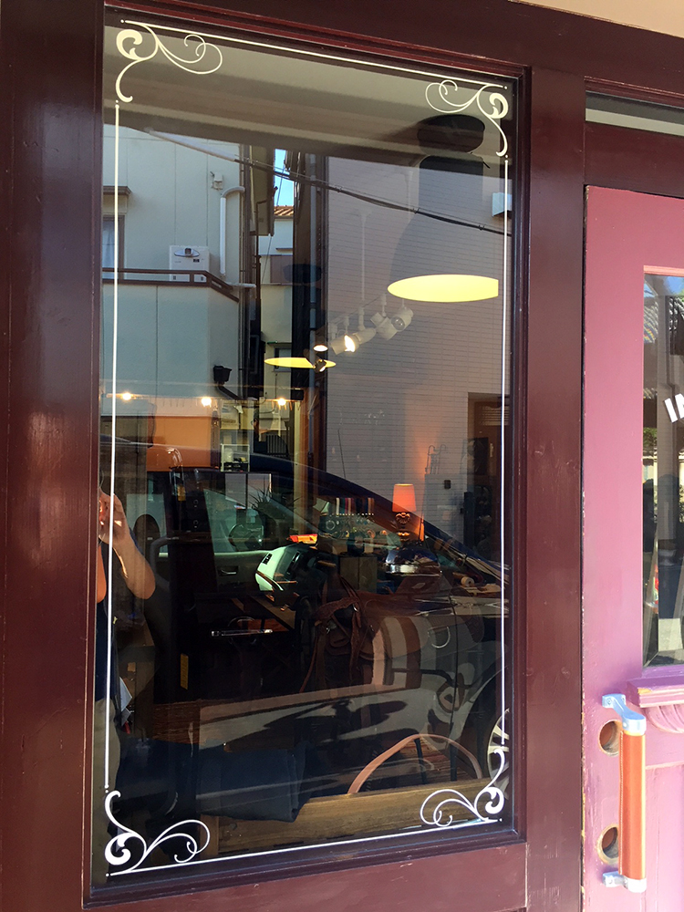 ウインドウサイン サインペイント 店舗 看板