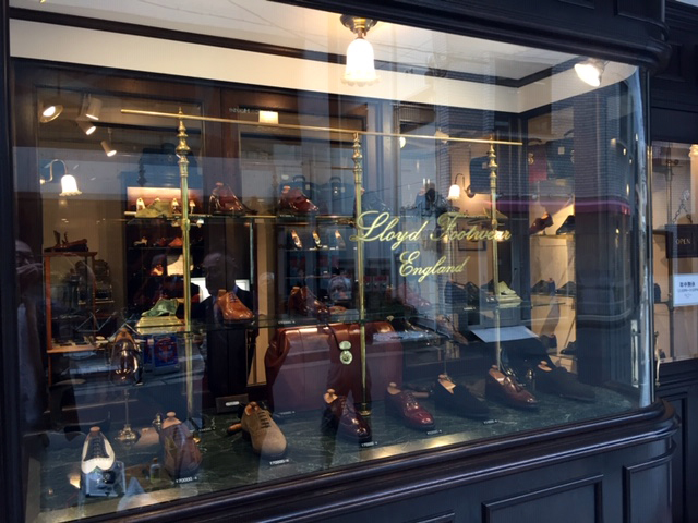 Lloyd Footwear ロイドフットウェア大阪,金箔文字,ウインドウサイン