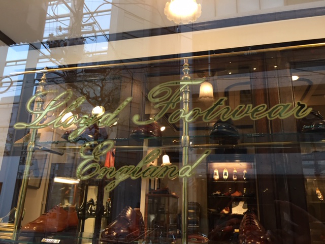Lloyd Footwear ロイドフットウェア大阪,金箔文字,ウインドウサイン