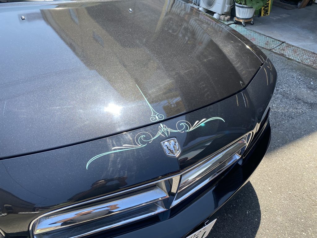 ダッジチャージャー,ピンストライプ,ゴールドリーフレタリング